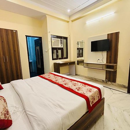 Hotel Vegas Corporate Suites Noida Exterior foto